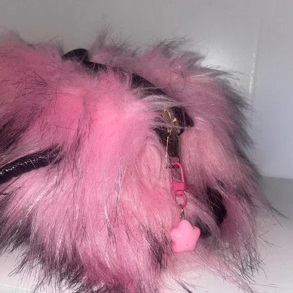 SHEIN Pink Furry Boots and Bag Set - Picture 6 of 6